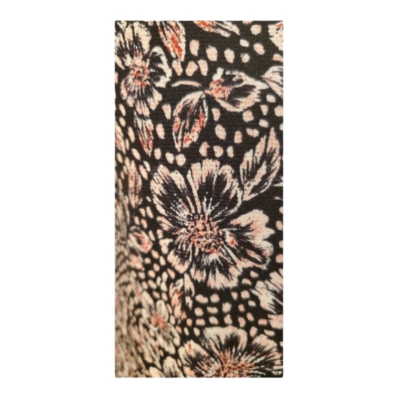 J. H. COLLECTIBLE TOP, SIZE LARGE, BLACK WITH FLORAL, HAS STRETCH TO IT - Picture 4 of 7